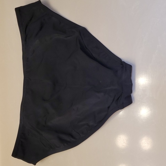 Beach Bay Bikini - Picture 3 of 8